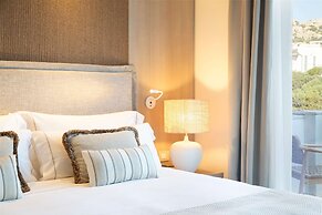 Mangia's Santa Teresa Sardinia, Curio Collection by Hilton