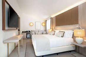 Mangia's Santa Teresa Sardinia, Curio Collection by Hilton