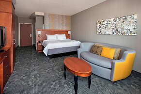 Courtyard by Marriott Republic Aprt Long Island/Farmingdale
