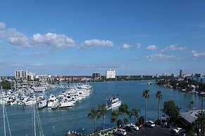 Pier House 60 Clearwater Beach Marina Hotel