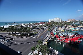 Pier House 60 Clearwater Beach Marina Hotel