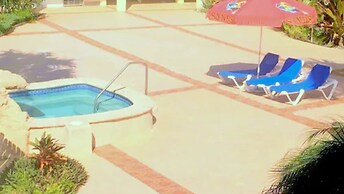 Royal Islander Hotel