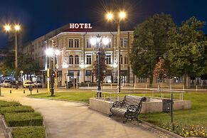 Maxim Boutique Hotel