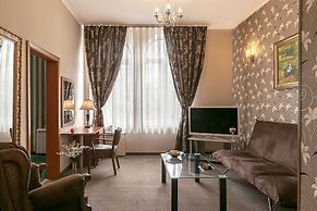 Maxim Boutique Hotel