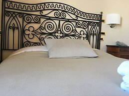 S. Martin Hotel