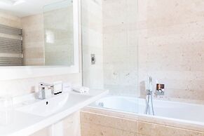 Aquapetra Resort and Spa