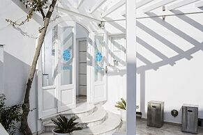 Loizos Stylish Residences