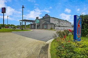 Motel 6 Montgomery, AL - Airport