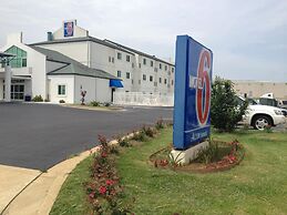 Motel 6 Montgomery, AL - Airport