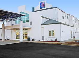 Motel 6 Montgomery, AL - Airport