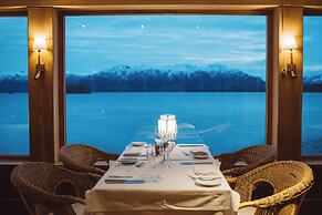 Correntoso Lake & River Hotel