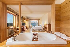 Correntoso Lake & River Hotel