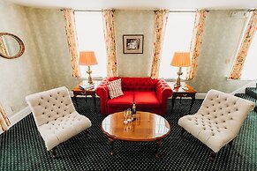 The Rochester Inn, A Historic Hotel