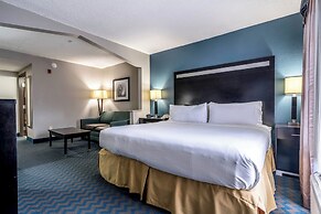 Holiday Inn Express & Suites Roanoke Rapids SE by IHG