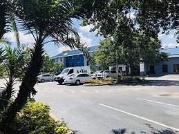 Days Inn & Suites by Wyndham Lakeland