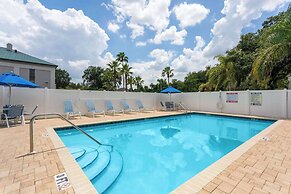 Days Inn & Suites by Wyndham Lakeland