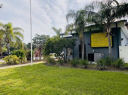 Days Inn & Suites by Wyndham Lakeland