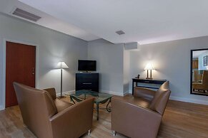 Days Inn & Suites by Wyndham Lakeland