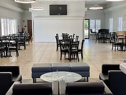 Days Inn & Suites by Wyndham Lakeland