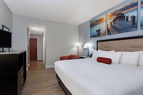 Days Inn & Suites by Wyndham Lakeland