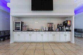 Days Inn & Suites by Wyndham Lakeland