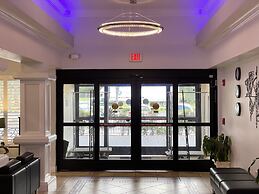 Days Inn & Suites by Wyndham Lakeland