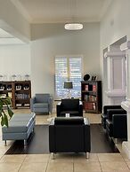 Days Inn & Suites by Wyndham Lakeland