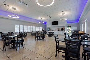 Days Inn & Suites by Wyndham Lakeland