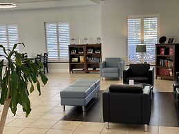 Days Inn & Suites by Wyndham Lakeland