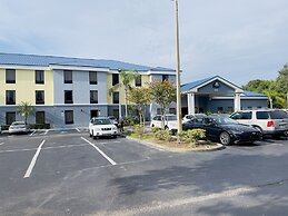 Days Inn & Suites by Wyndham Lakeland