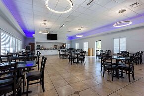Days Inn & Suites by Wyndham Lakeland