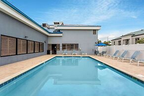 Days Inn & Suites by Wyndham Lakeland