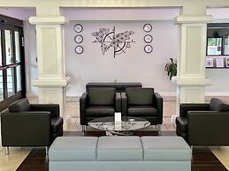 Days Inn & Suites by Wyndham Lakeland