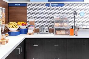 Holiday Inn Express & Suites Las Vegas SW - Spring Valley by IHG