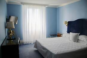 Hotel Riviera & Maximilians