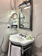 Hotel Riviera & Maximilians