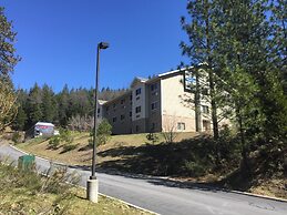 Travelodge by Wyndham Dunsmuir