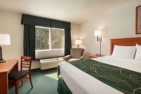 Travelodge by Wyndham Dunsmuir