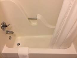 Travelodge by Wyndham Dunsmuir