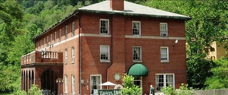 Elkhorn Inn & Theatre