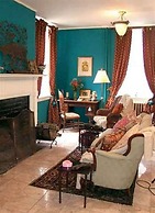 Elkhorn Inn & Theatre