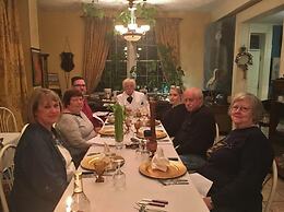 Elkhorn Inn & Theatre