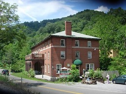 Elkhorn Inn & Theatre