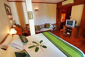 Hotel by the Red Canal