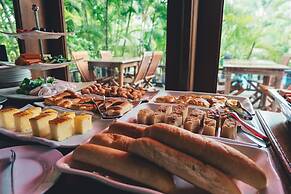 Hotel by the Red Canal