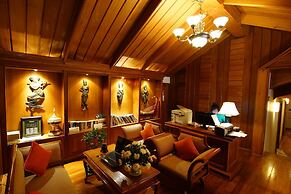 Hotel by the Red Canal