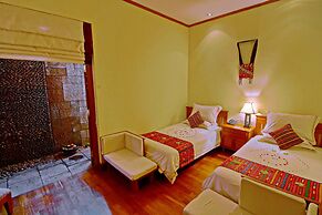 Hotel by the Red Canal