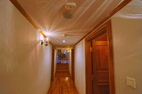 Hotel by the Red Canal