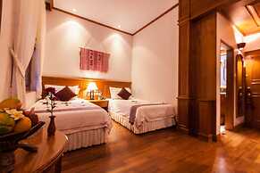 Hotel by the Red Canal