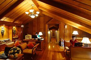 Hotel by the Red Canal